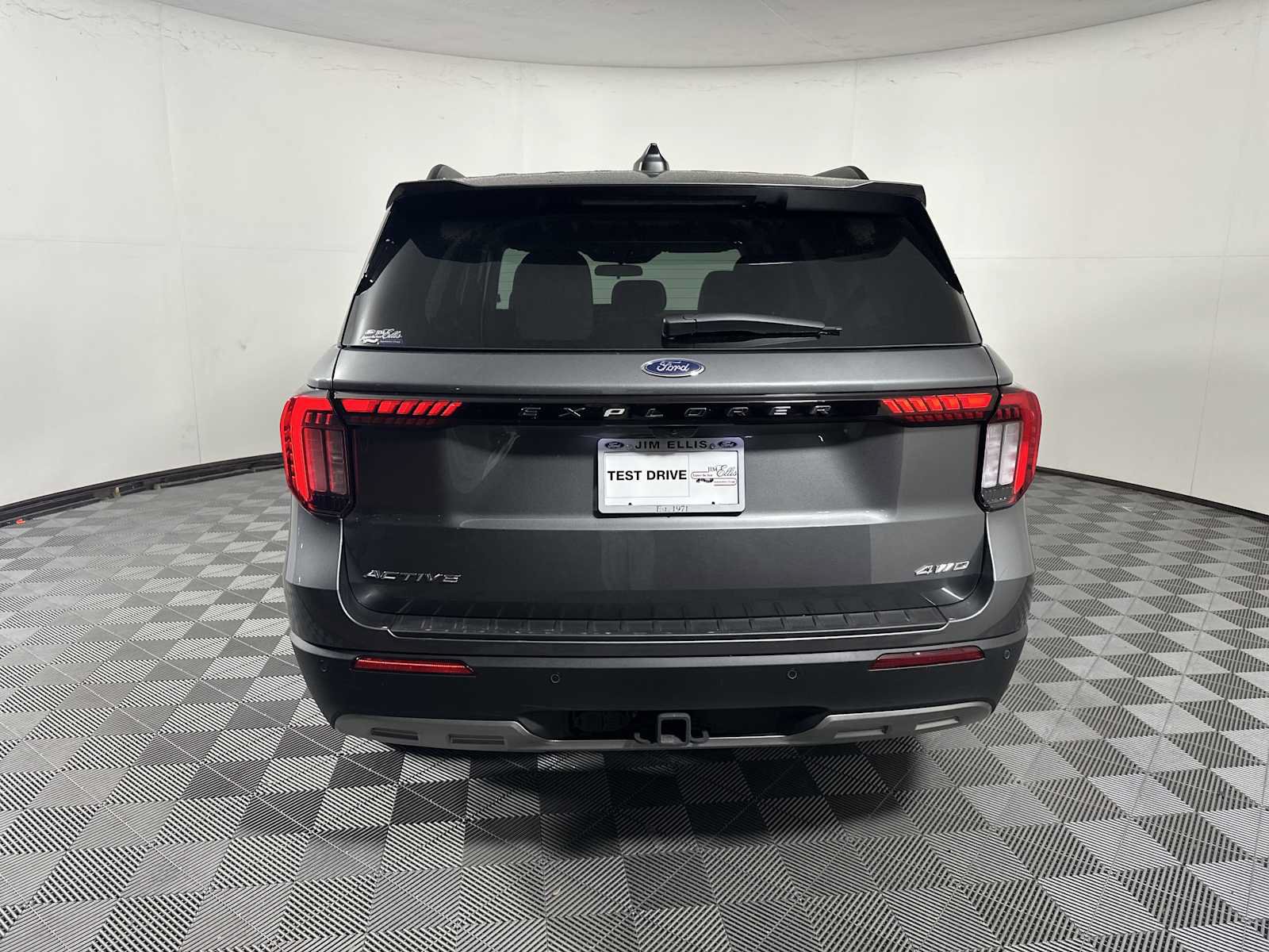 Used 2025 Ford Explorer Active w/ Active Comfort Package AWD/4WD image 6