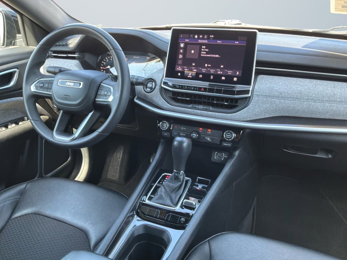 Used 2024 Jeep Compass Latitude AWD/4WD image 14