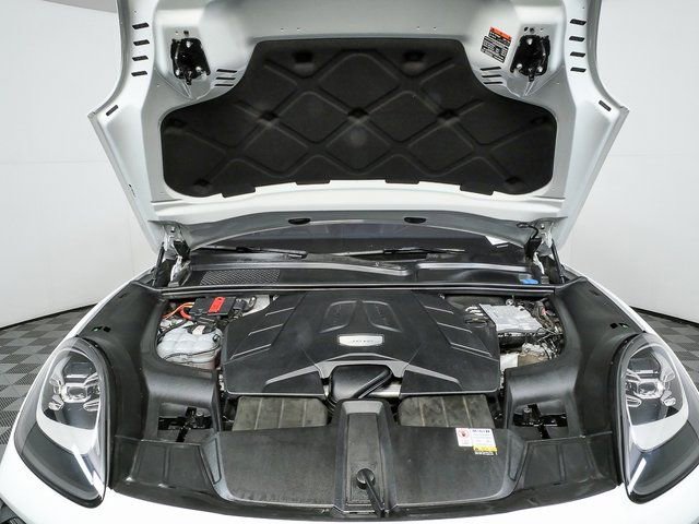 Used 2023 Porsche Cayenne image 36