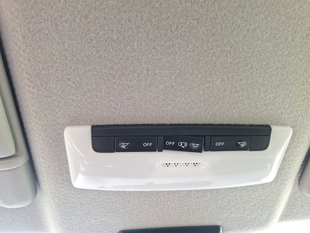 New 2025 Nissan Kicks Play S image 19