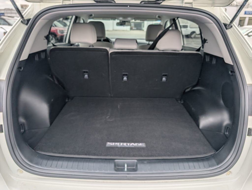 Used 2020 Kia Sportage LX image 9