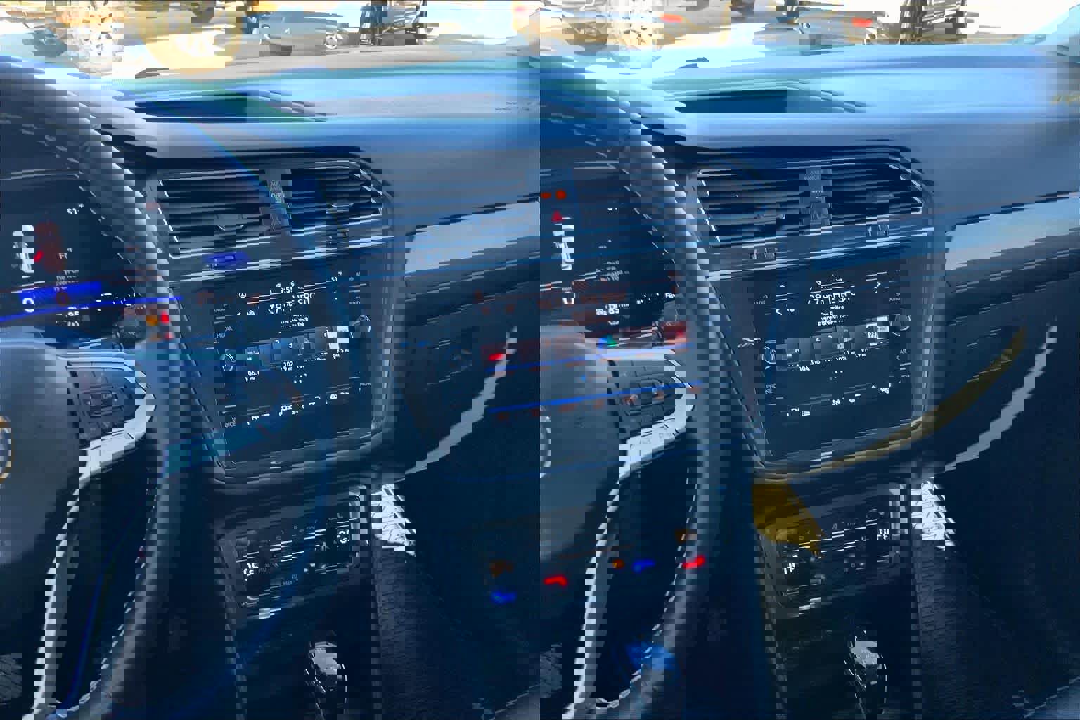 Used 2023 Volkswagen Tiguan SE image 6