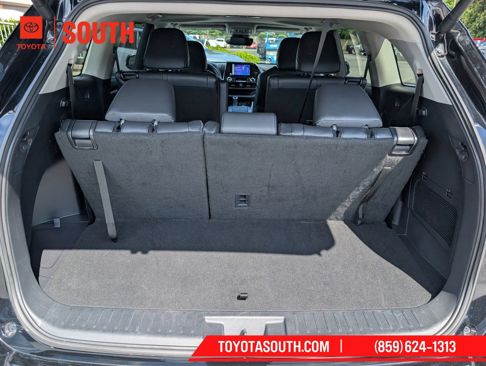Used 2025 Toyota Highlander XLE AWD/4WD image 15