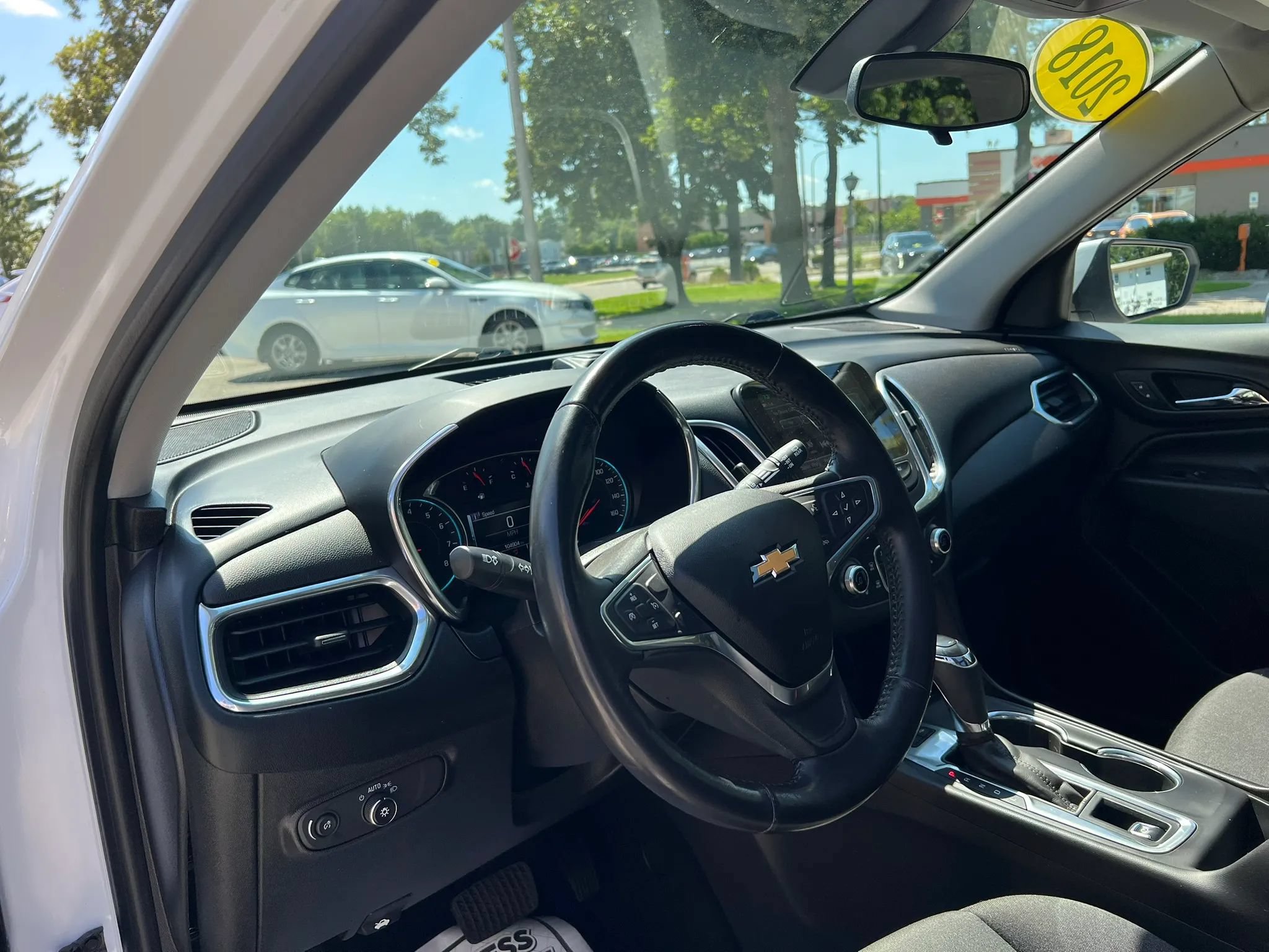 Used 2018 Chevrolet Equinox LT w/ Sun & Infotainment Package AWD/4WD image 10