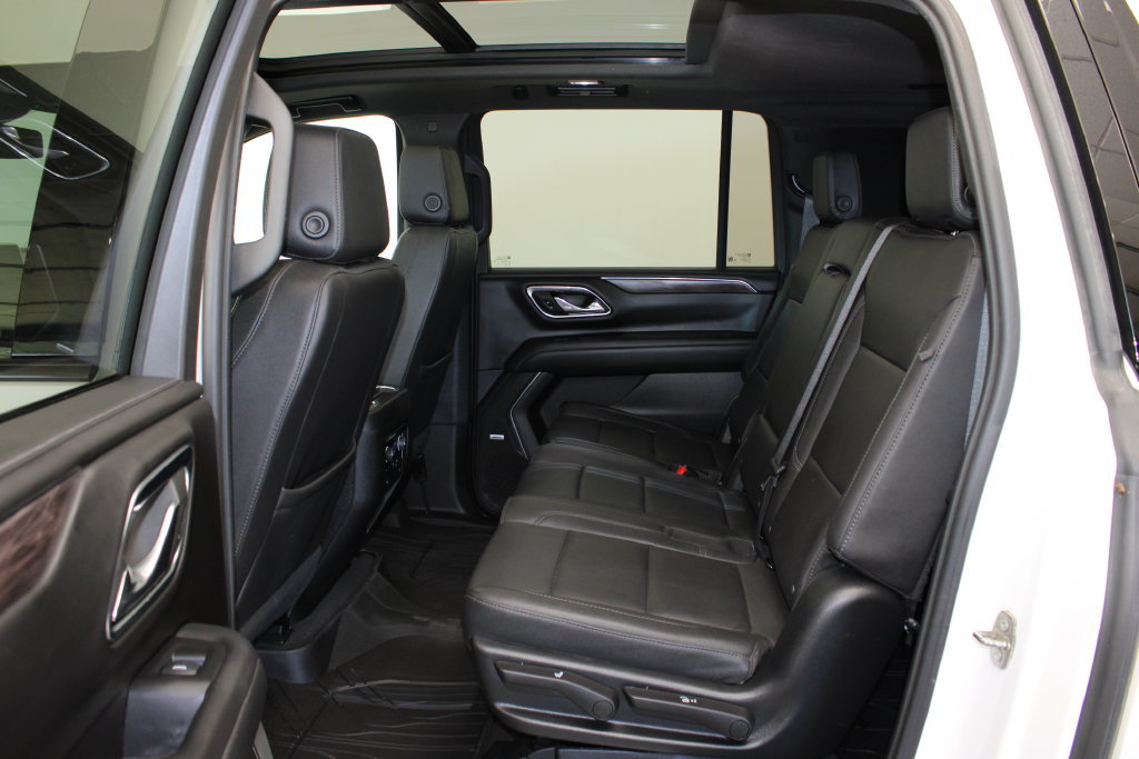 Used 2023 Chevrolet Suburban Z71 w/ Luxury Package AWD/4WD image 4