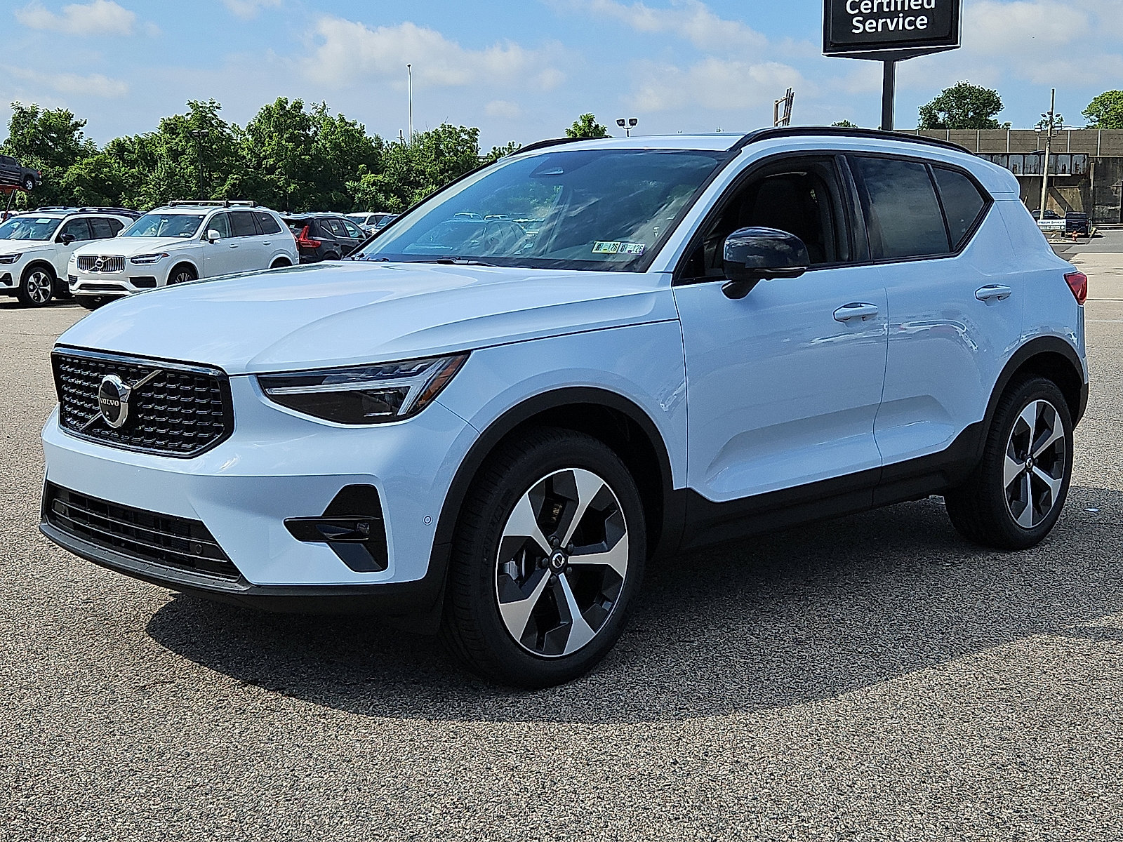 New 2026 Volvo XC40 B5 Plus w/ Protection Package Premier AWD/4WD image 3
