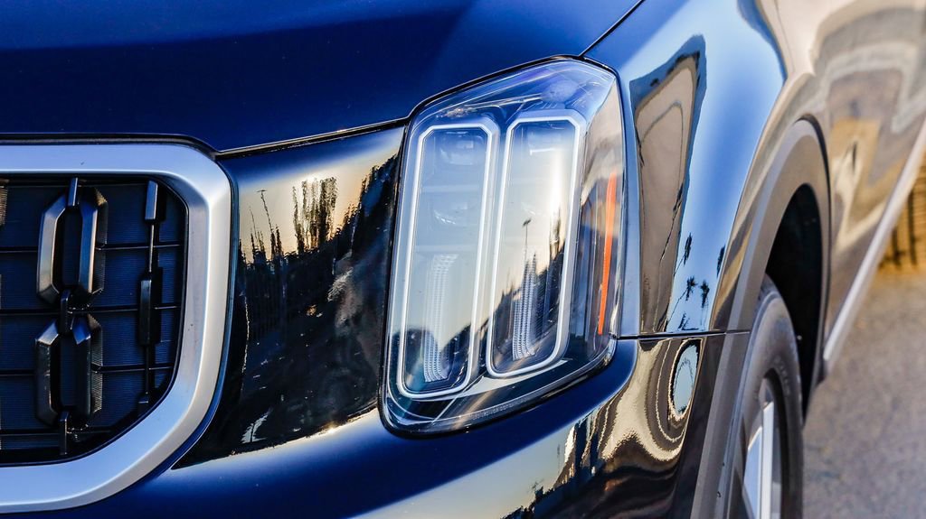 Used 2025 Kia Telluride LX image 5