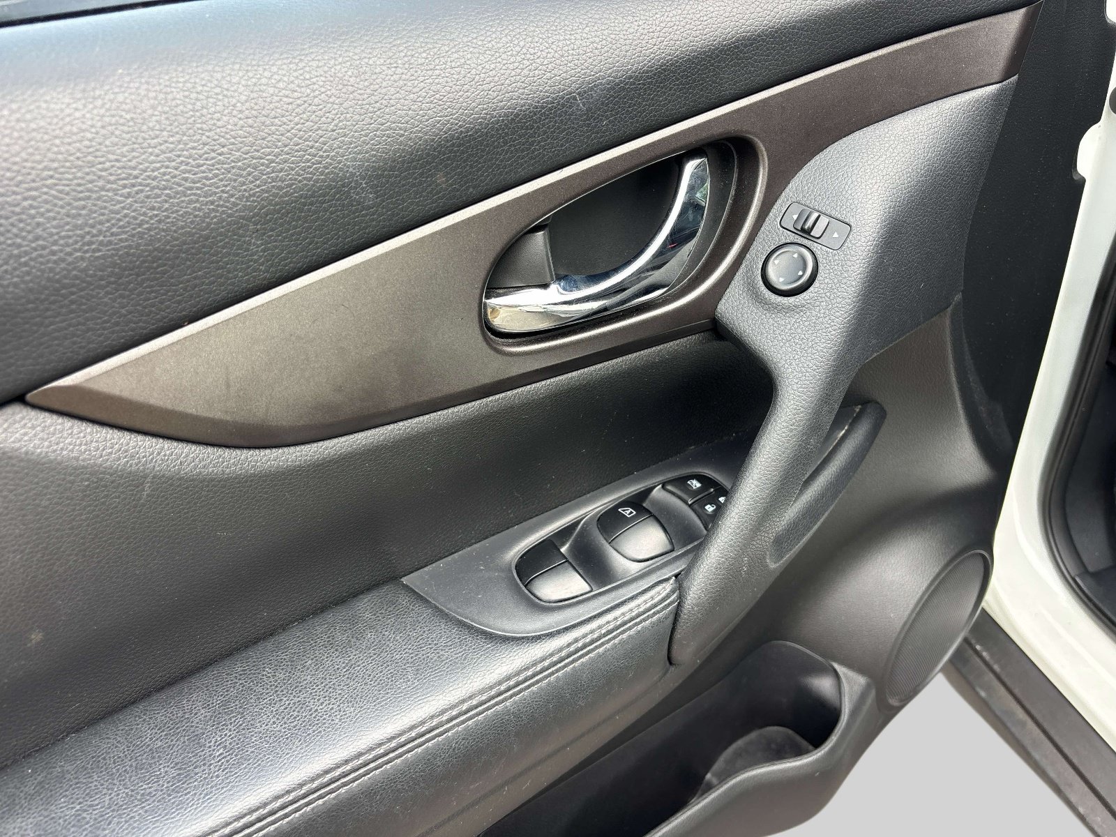 Used 2014 Nissan Rogue S FWD image 8