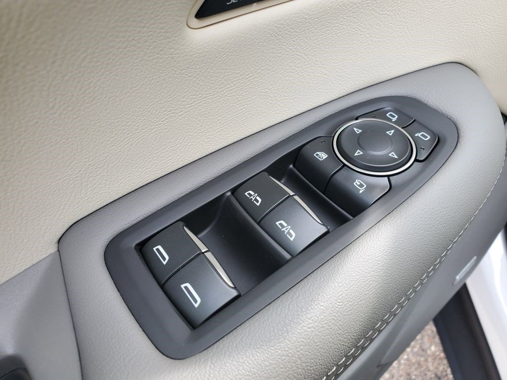 Certified 2023 Cadillac XT5 Premium Luxury w/ LPO, Floor Liner Package AWD/4WD image 17
