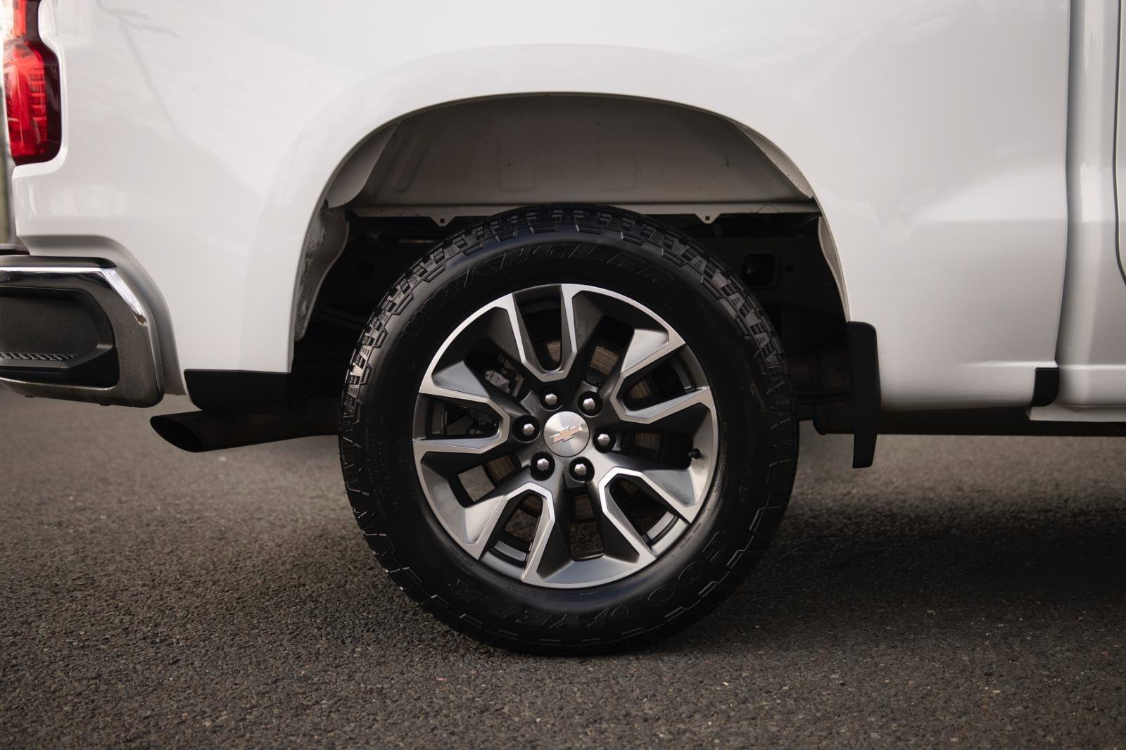 Used 2023 Chevrolet Silverado 1500 LT image 24