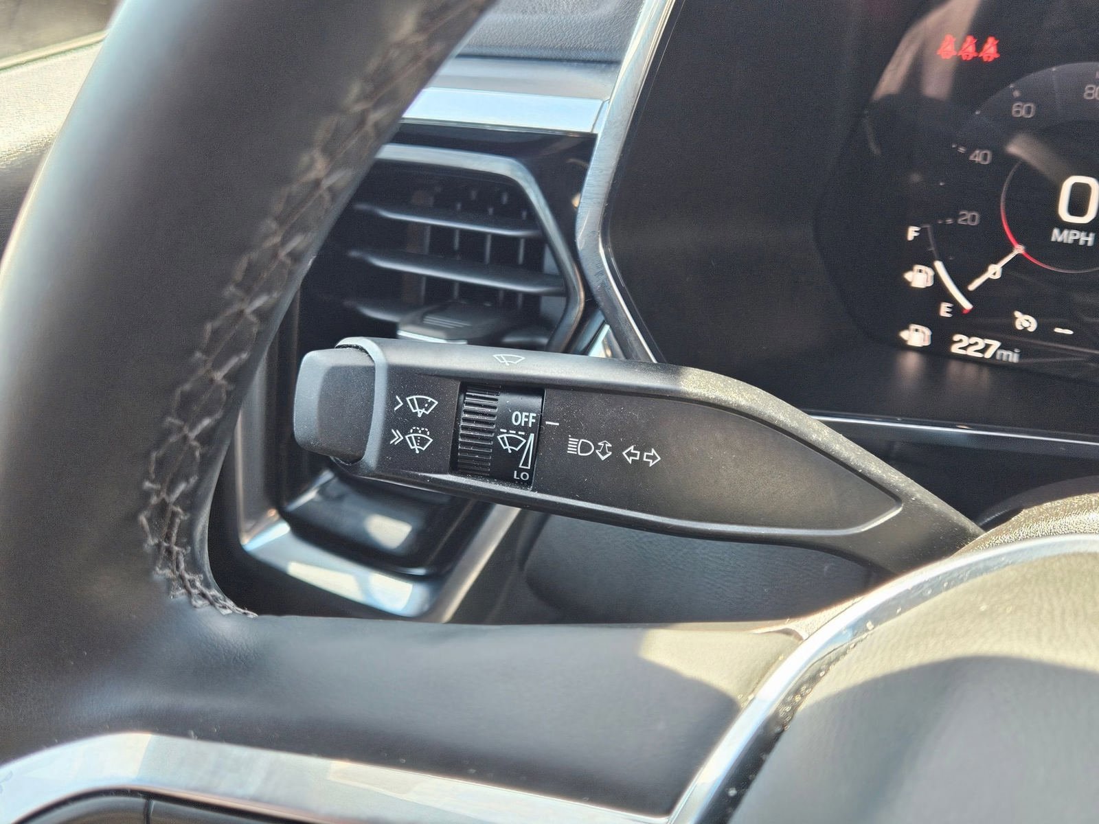 Used 2024 GMC Canyon Elevation image 14