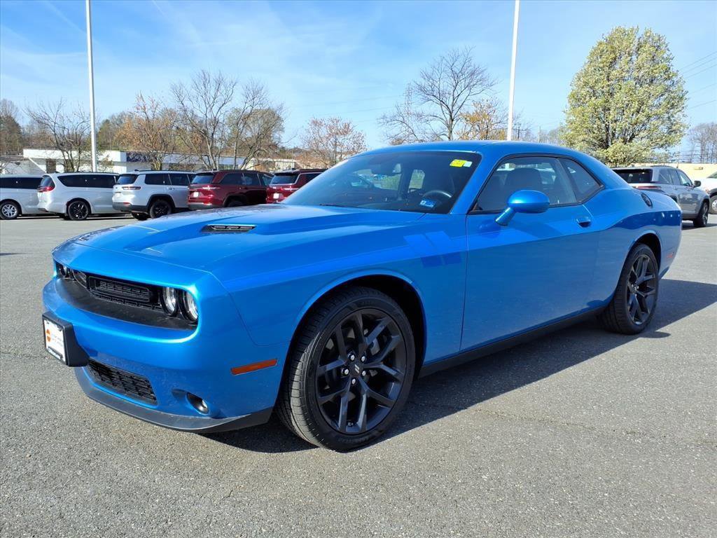 Used 2023 Dodge Challenger SXT w/ Plus Package image 8