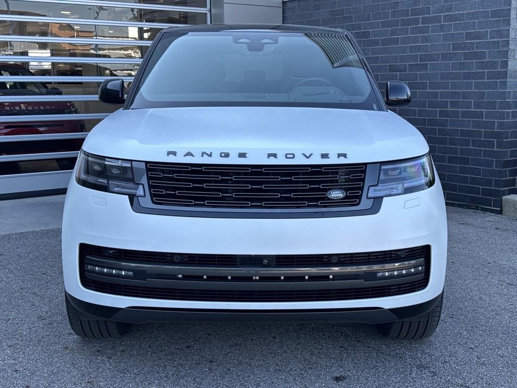 Used 2025 Land Rover Range Rover Long Wheelbase SE AWD/4WD image 2