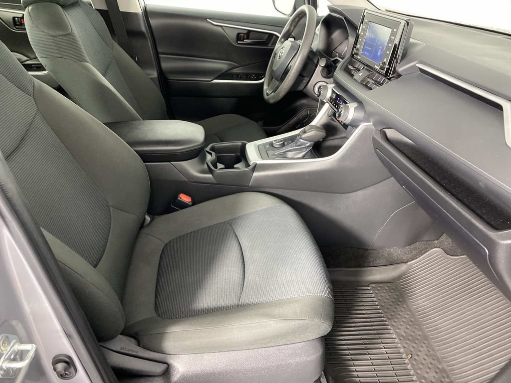 Used 2021 Toyota RAV4 LE AWD/4WD image 11