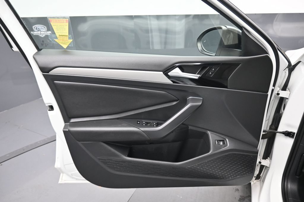 Used 2019 Volkswagen Jetta R-Line w/ R-Line Cold Weather Package FWD image 9