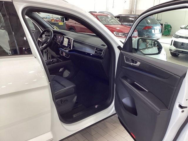 Used 2024 Volkswagen Atlas Cross Sport SEL Premium R-Line image 11