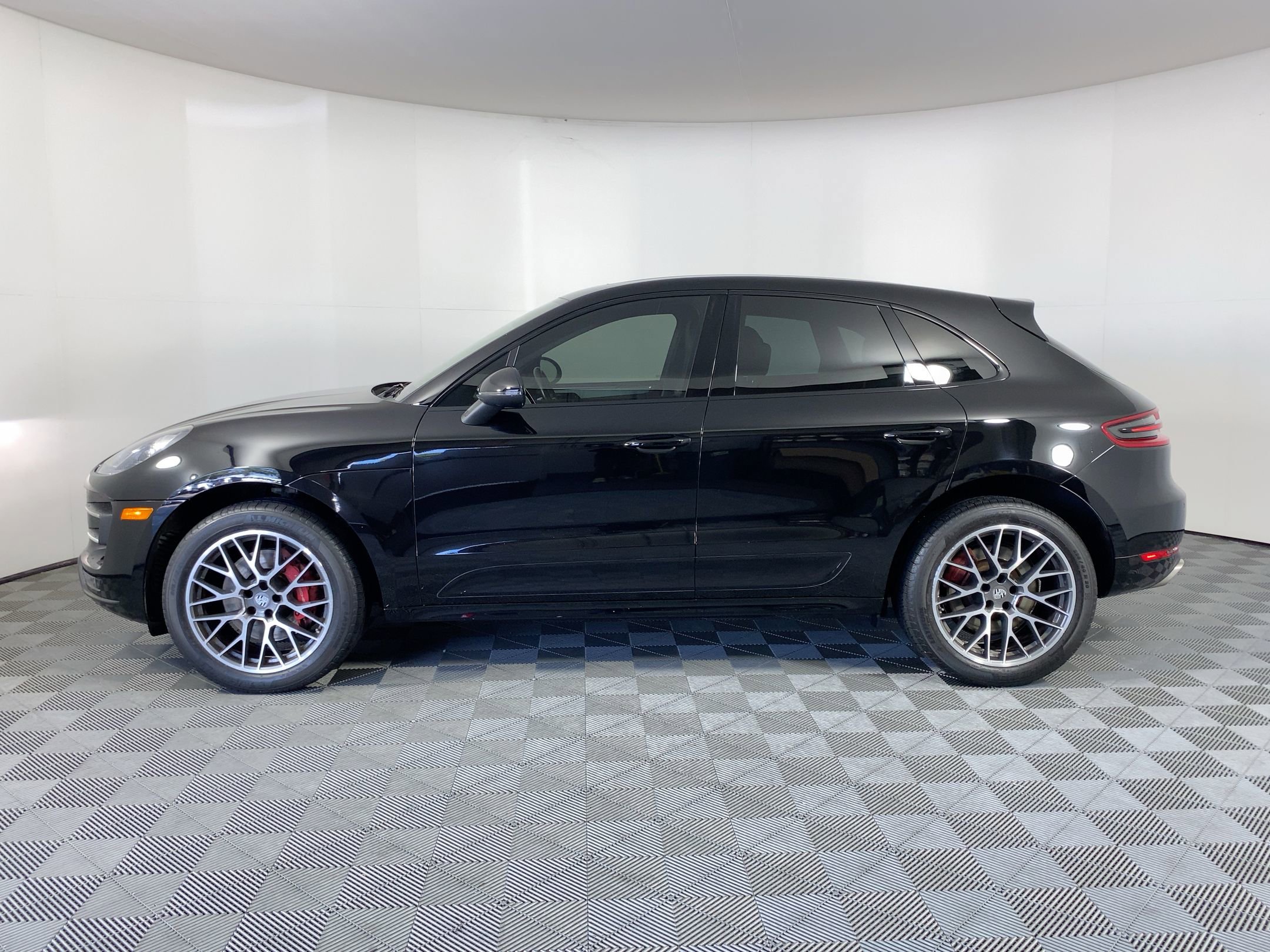 Used 2018 Porsche Macan Turbo w/ Premium Package Plus image 2