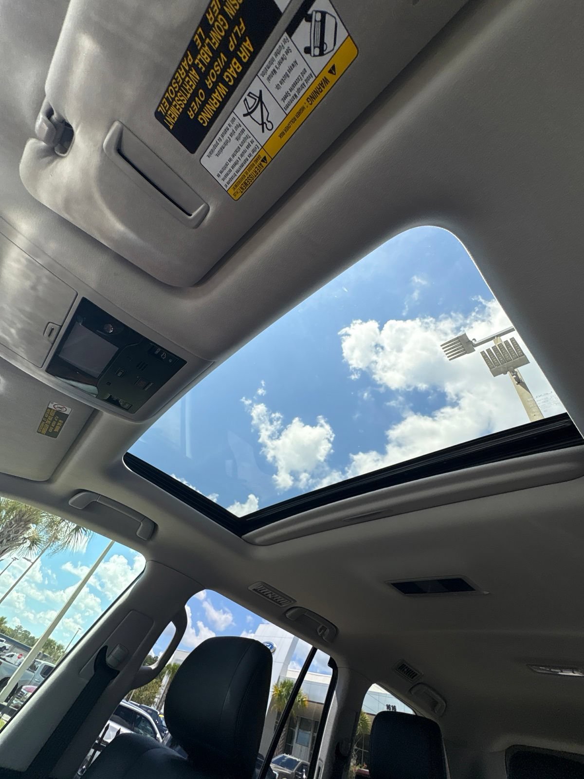 Used 2019 Lexus LX 570 4WD w/ Luxury Package image 36