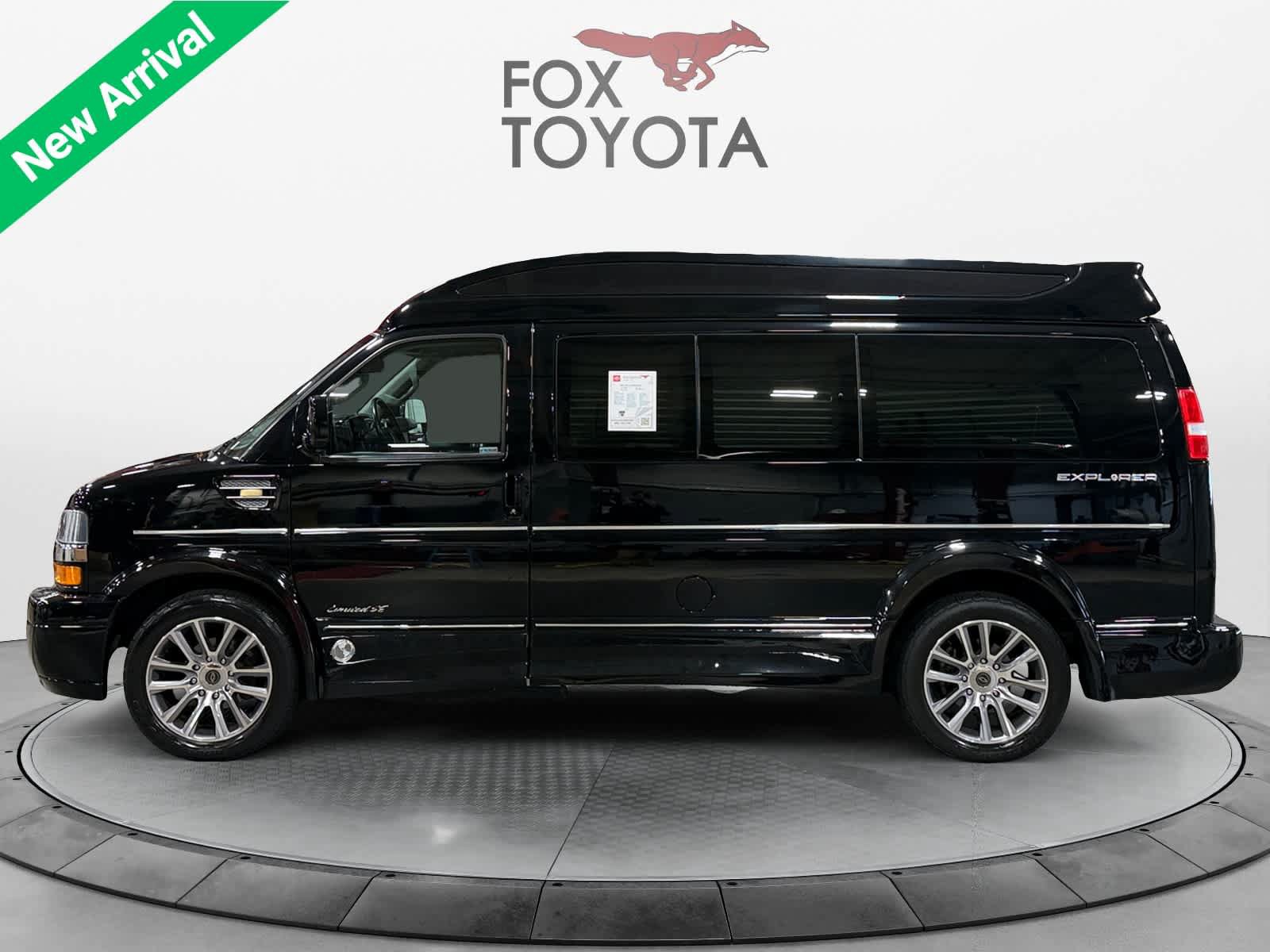 Used 2021 Chevrolet Express 2500 RWD image 3