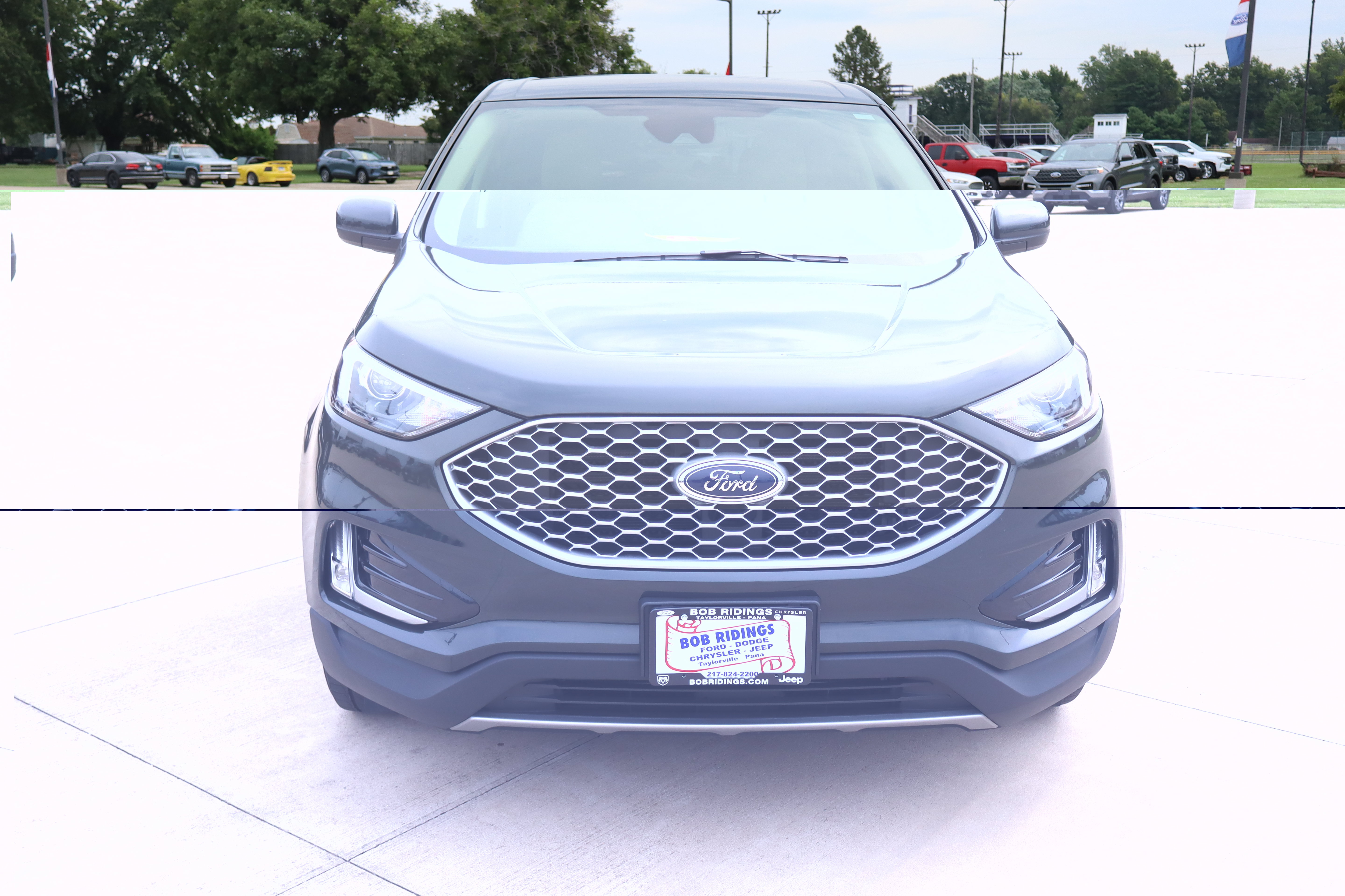 Used 2024 Ford Edge SEL w/ Convenience Package AWD/4WD image 2