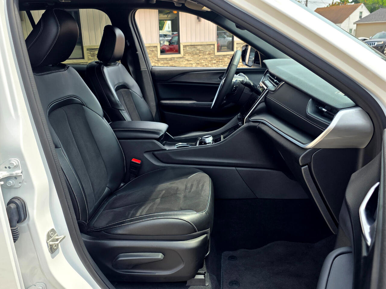 Used 2024 Jeep Grand Cherokee Altitude image 25