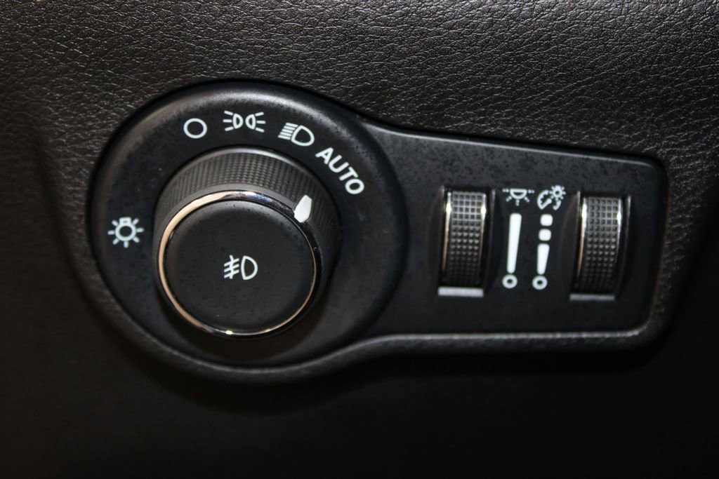 Used 2024 Jeep Compass Latitude AWD/4WD image 43