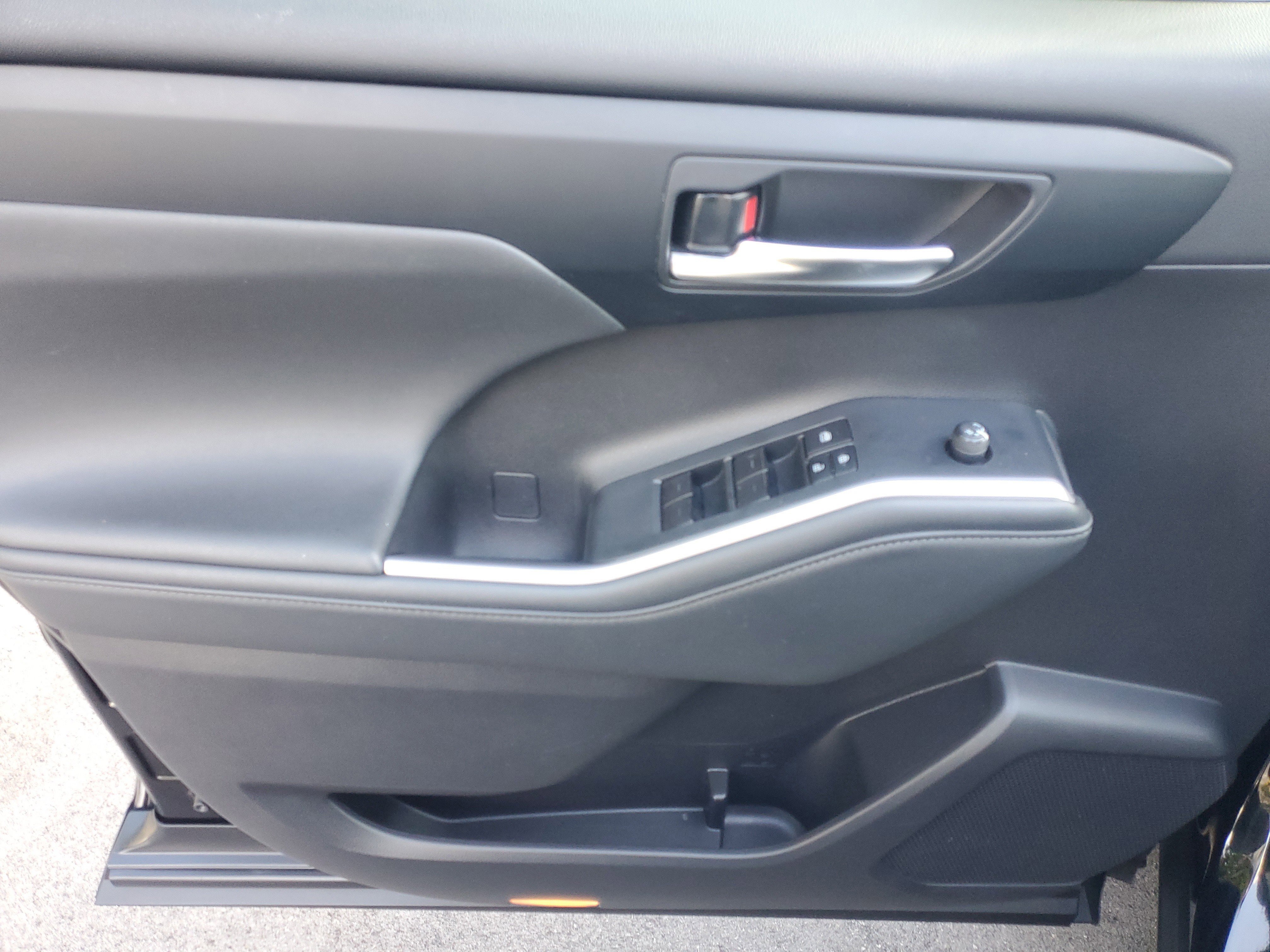 Used 2022 Toyota Highlander XLE image 20