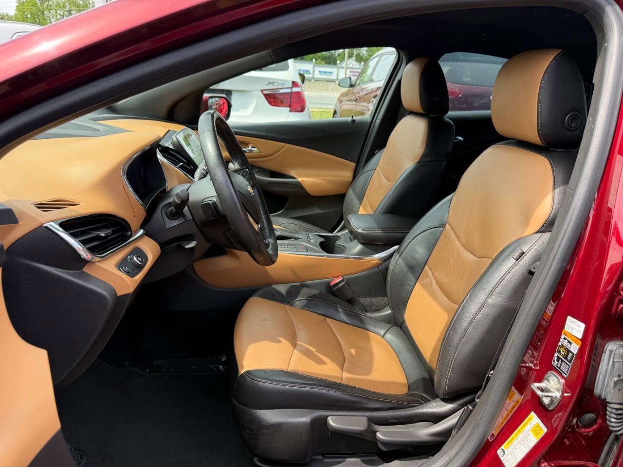 Used 2017 Chevrolet Volt Premier w/ Driver Confidence II Package image 8