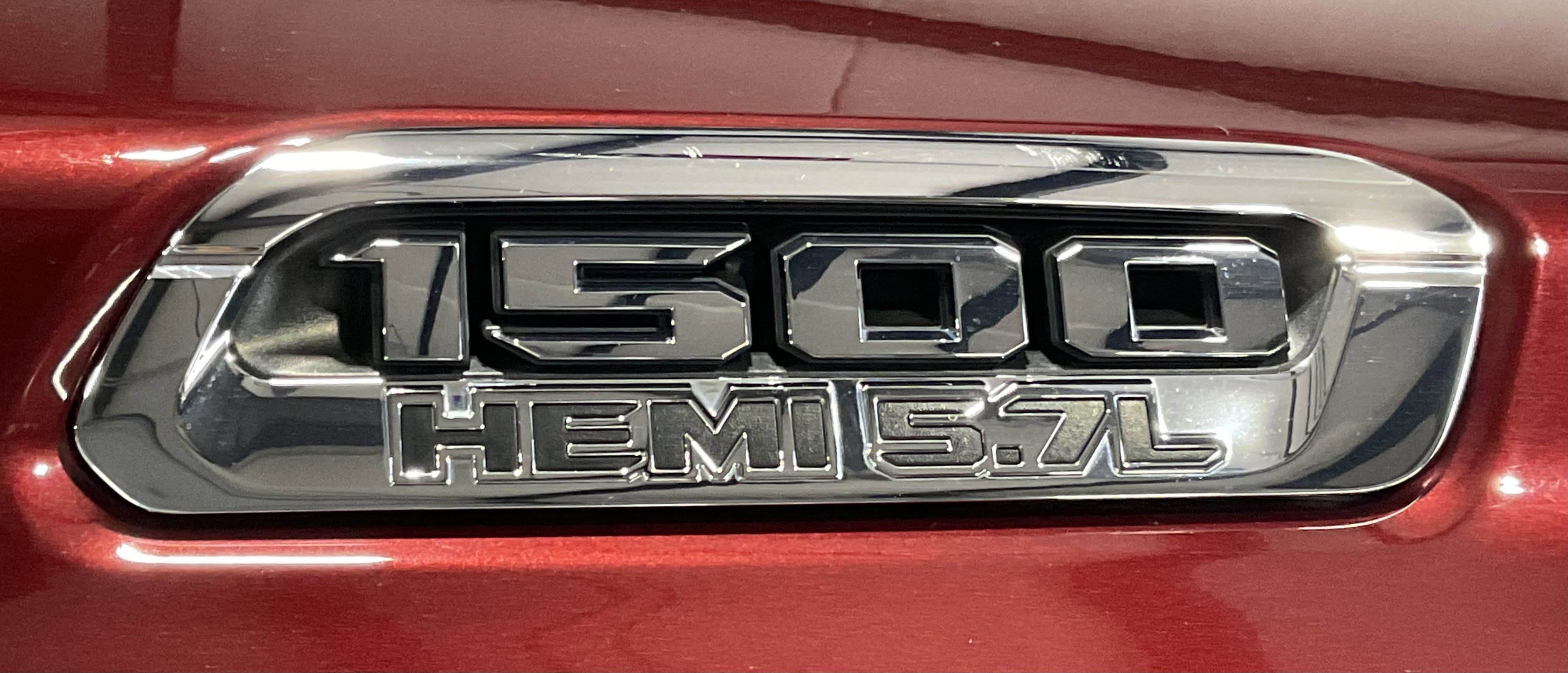 Used 2019 RAM 1500 Laramie AWD/4WD image 9