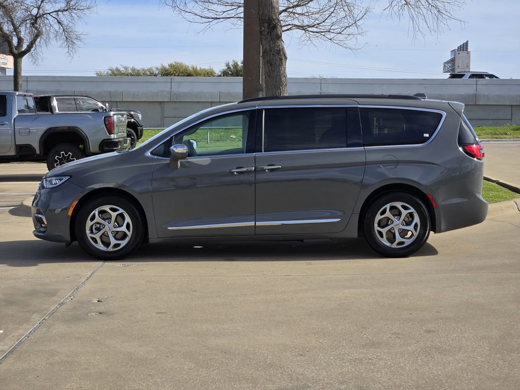 Used 2022 Chrysler Pacifica Limited image 4