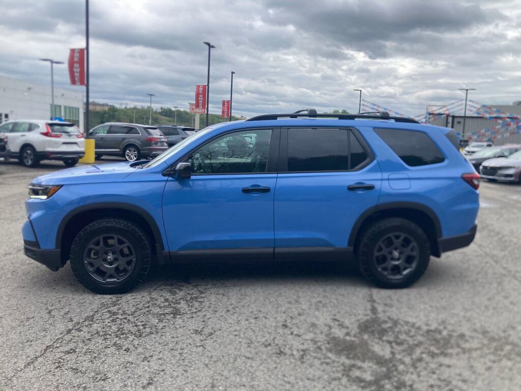 Used 2025 Honda Pilot TrailSport image 4