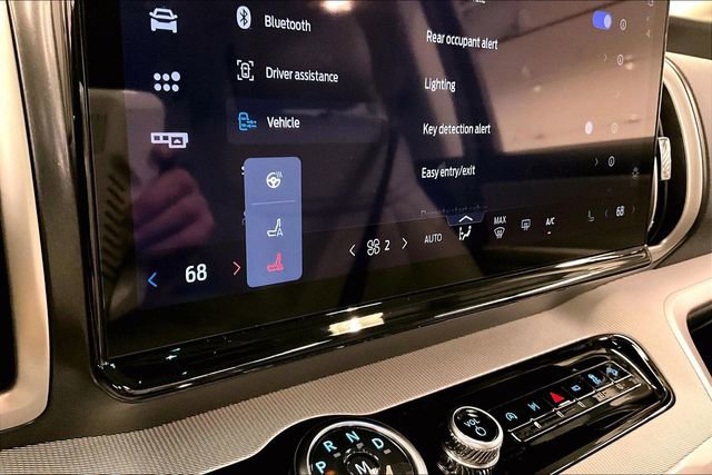 Used 2025 Ford Expedition Active image 41