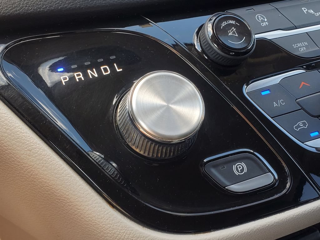 Used 2017 Chrysler Pacifica Touring FWD image 20