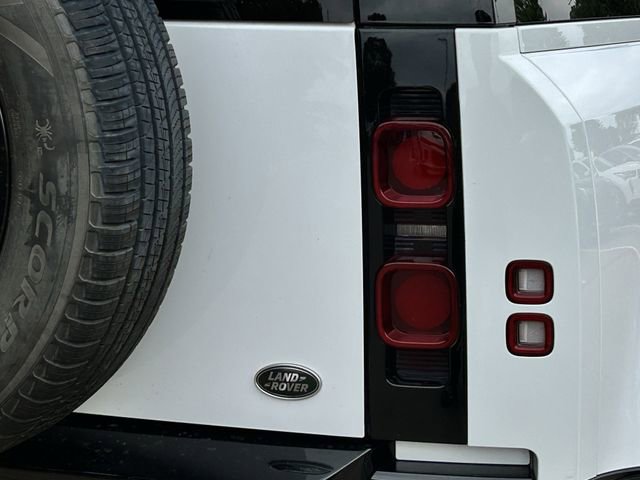 Used 2022 Land Rover Defender 110 X-Dynamic SE AWD/4WD image 8