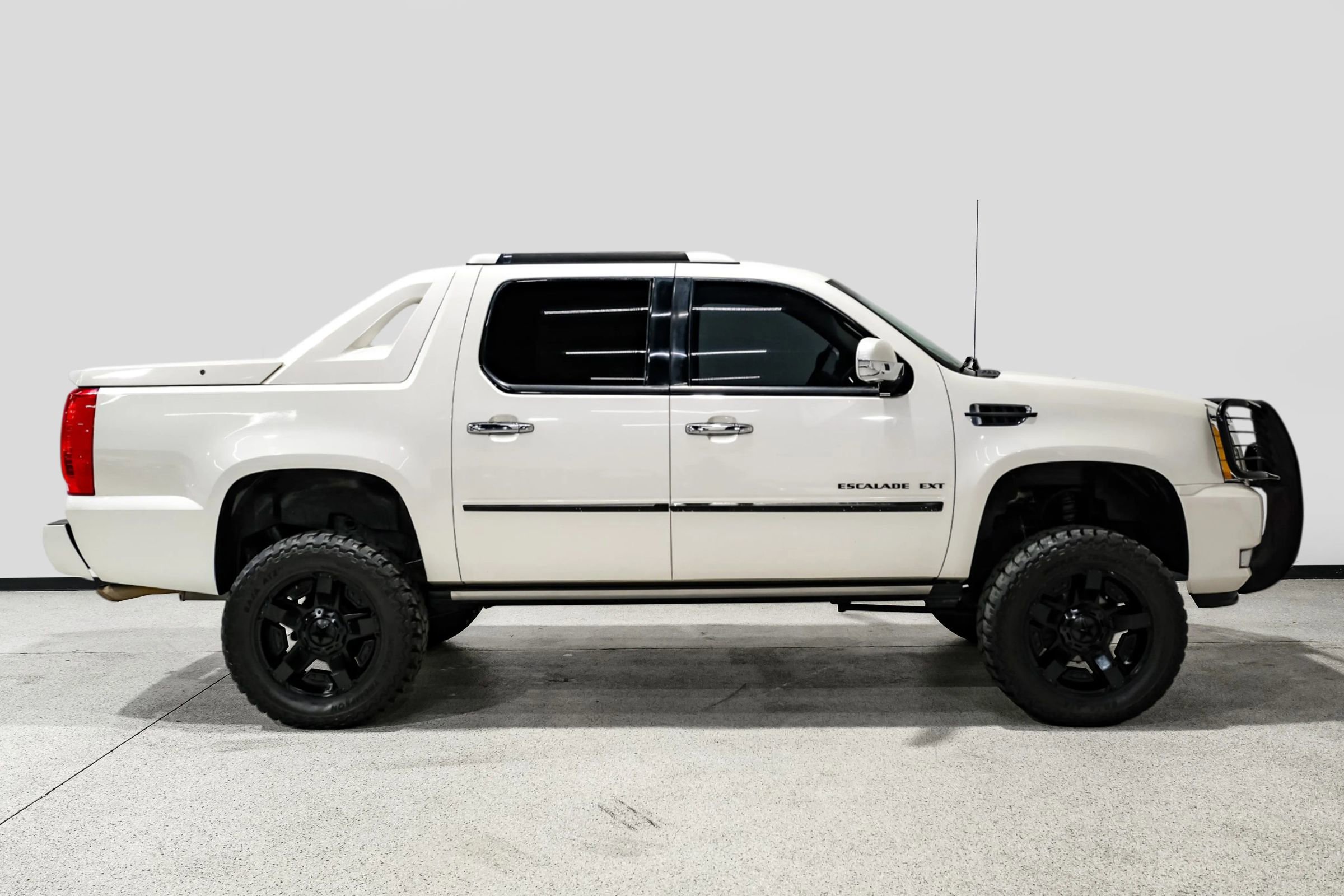 Used 2013 Cadillac Escalade EXT Premium AWD/4WD image 5