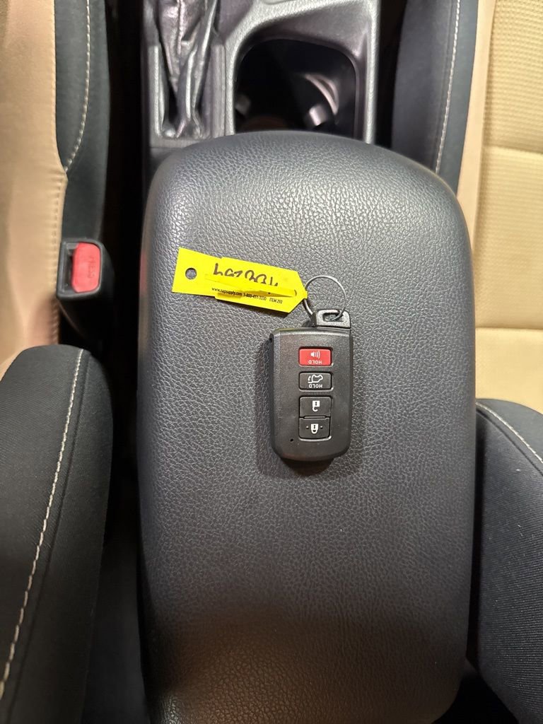 Used 2018 Toyota RAV4 XLE FWD image 31