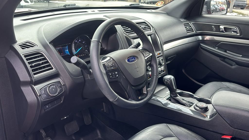 Used 2018 Ford Explorer XLT w/ Equipment Group 202A image 23
