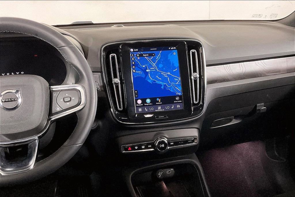 Used 2023 Volvo XC40 Recharge Plus w/ Protection Package Premier AWD/4WD image 5