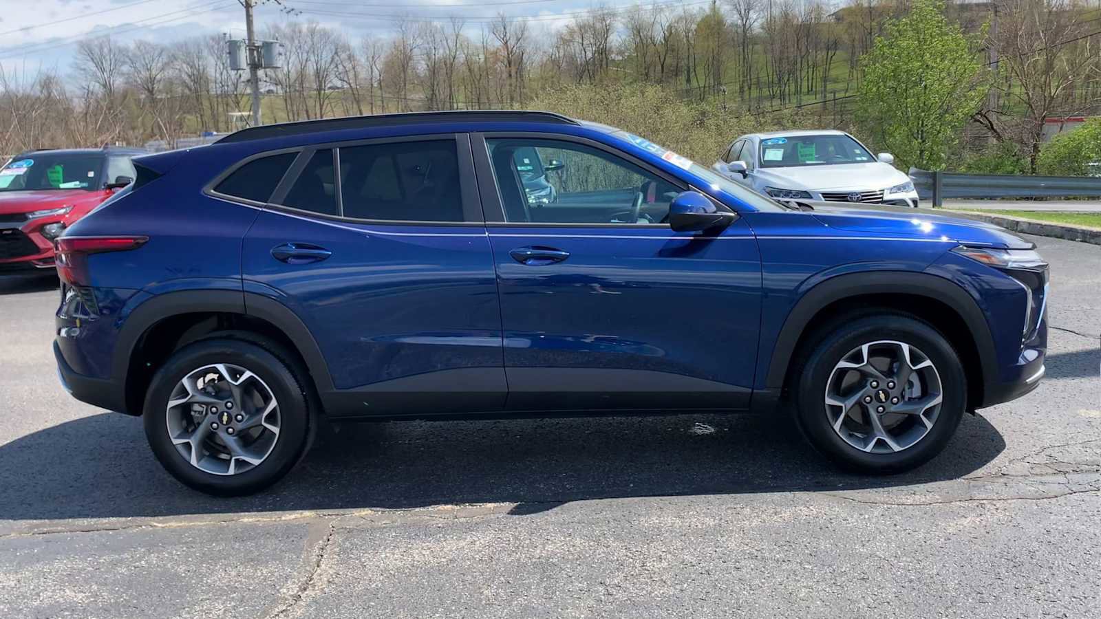 Certified 2024 Chevrolet Trax LT w/ LT Convenience Package image 9