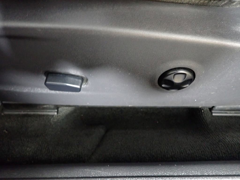 Used 2013 Dodge Challenger SXT Plus image 25