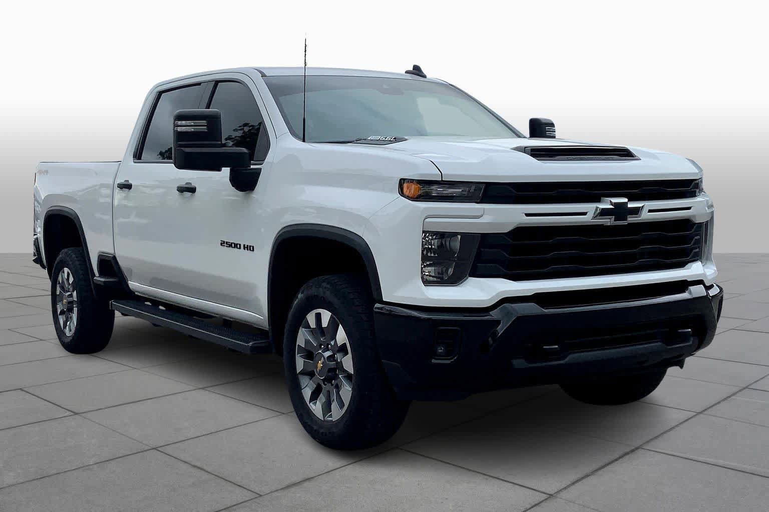 Used 2024 Chevrolet Silverado 2500 Custom w/ Custom Convenience Package image 3