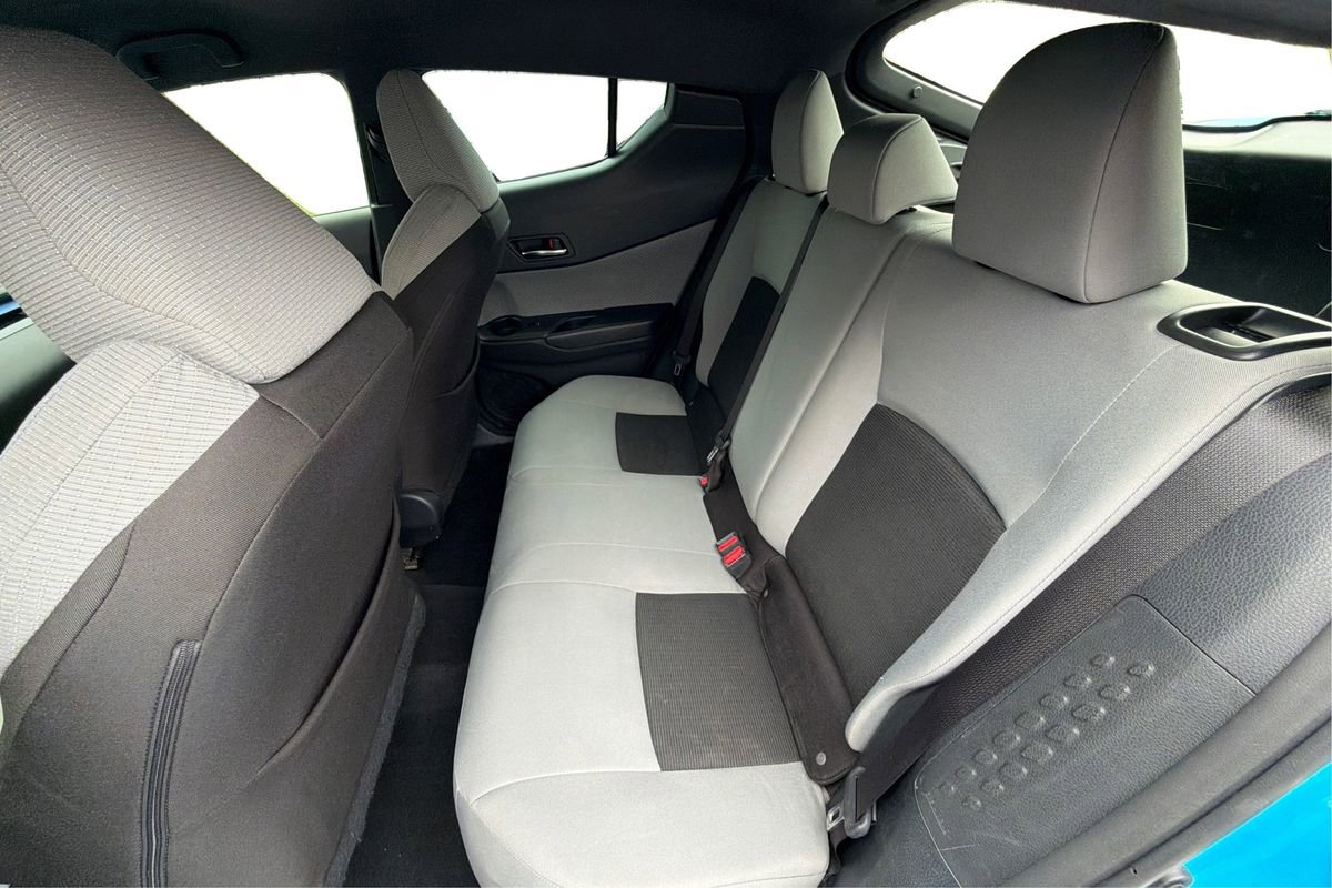 Used 2019 Toyota C-HR XLE image 10