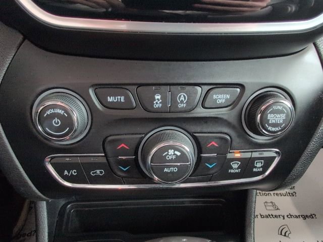 Used 2019 Jeep Cherokee Limited image 28