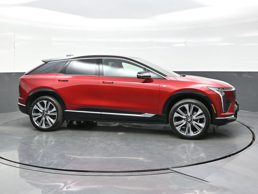 New 2027 Cadillac Optiq Premium Luxury w/ LPO, Floor Liner Package AWD/4WD image 8