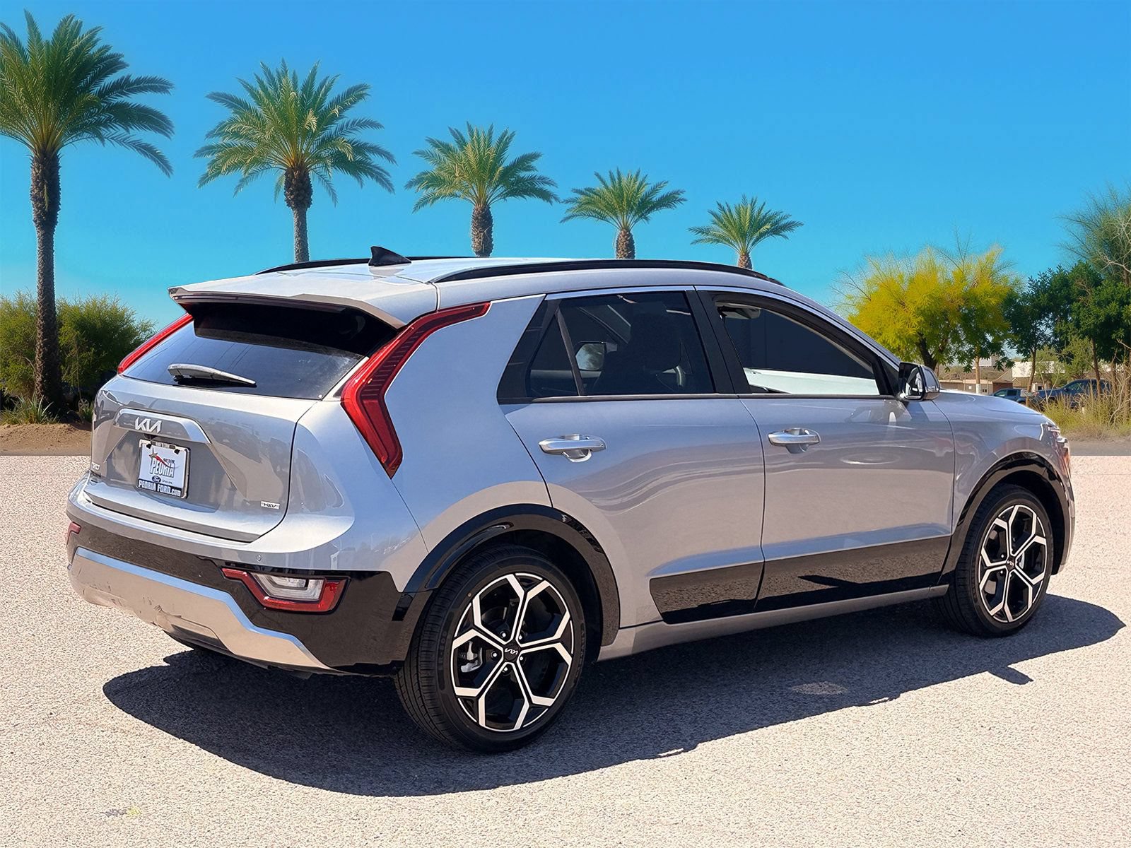 Used 2023 Kia Niro SX Touring FWD image 5