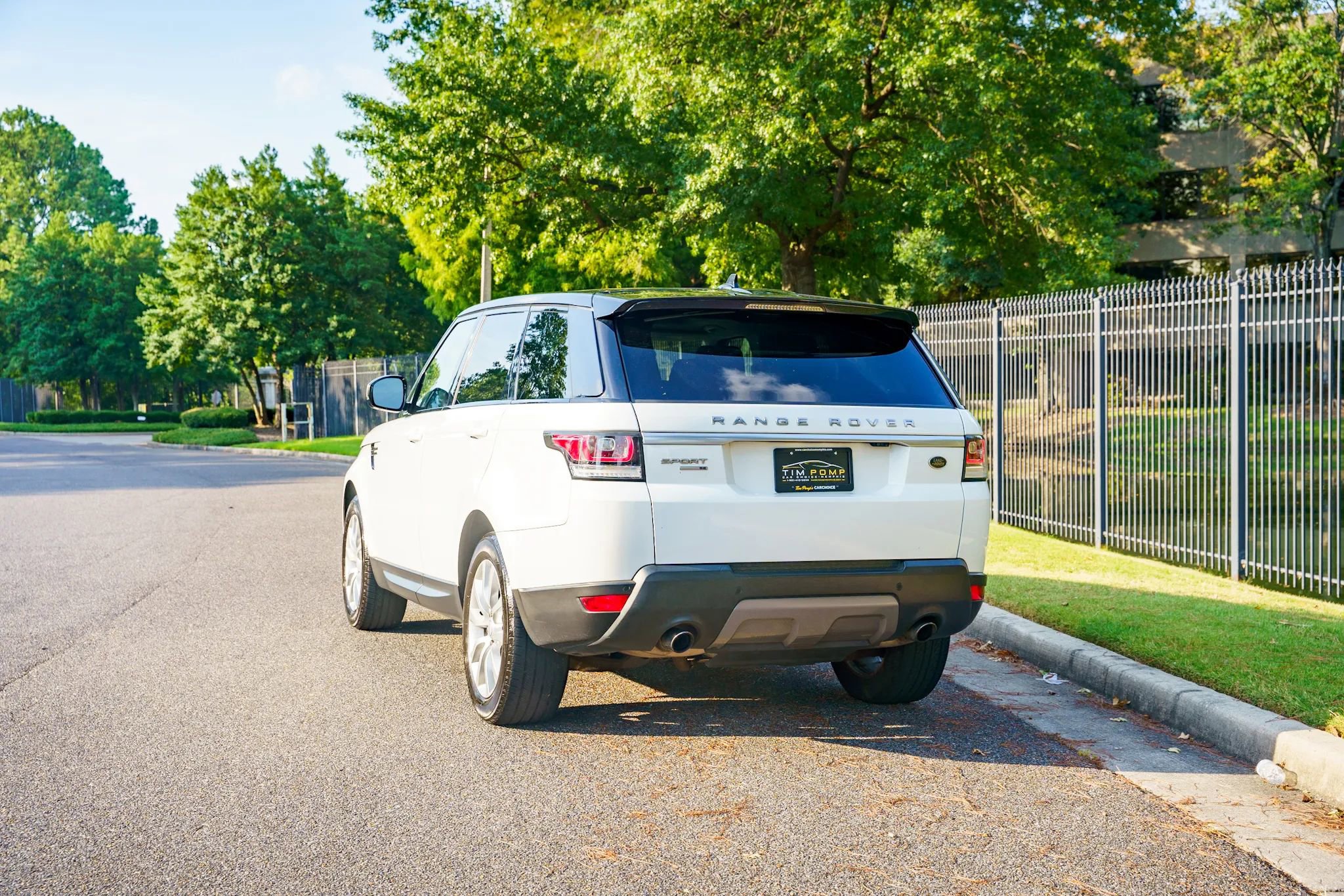 Used 2016 Land Rover Range Rover Sport SE image 8