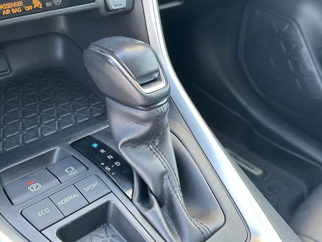 Used 2020 Toyota RAV4 XLE Premium FWD image 22