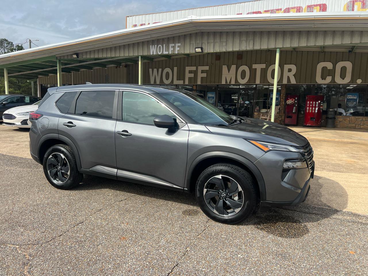 Used 2024 Nissan Rogue SV AWD/4WD image 6