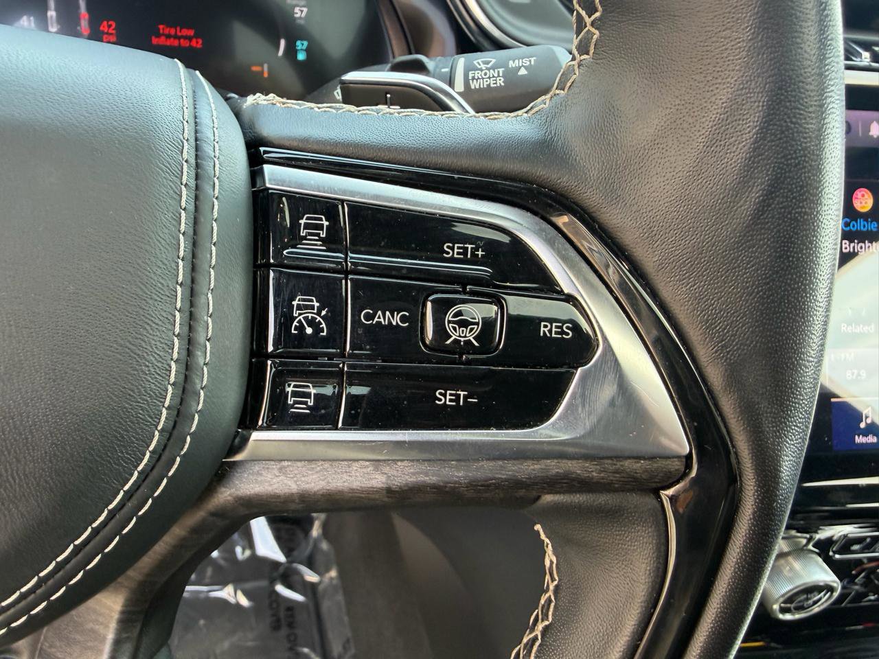 Used 2022 Jeep Grand Cherokee Overland w/ Advanced Protech Group III image 27