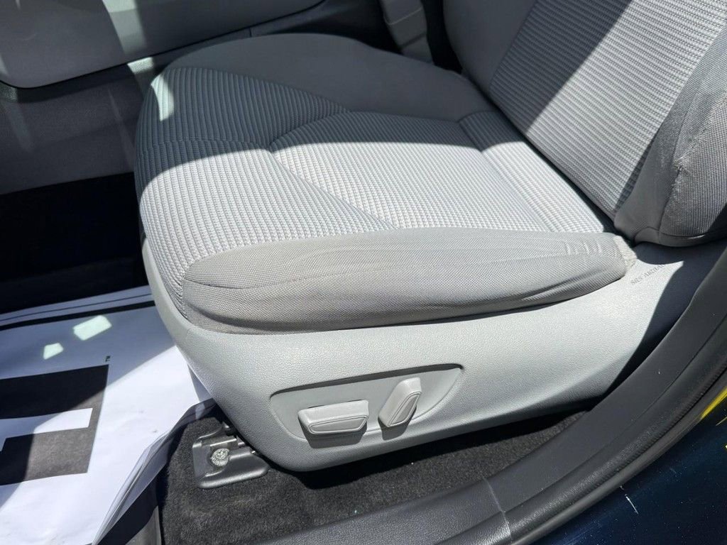 Used 2020 Toyota Highlander L AWD/4WD image 25